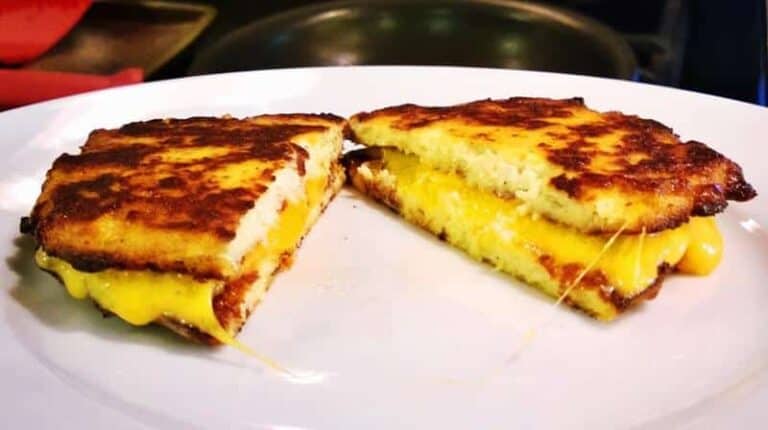 Cauliflower-Crust Grilled Cheese Is Actually Quite Decent