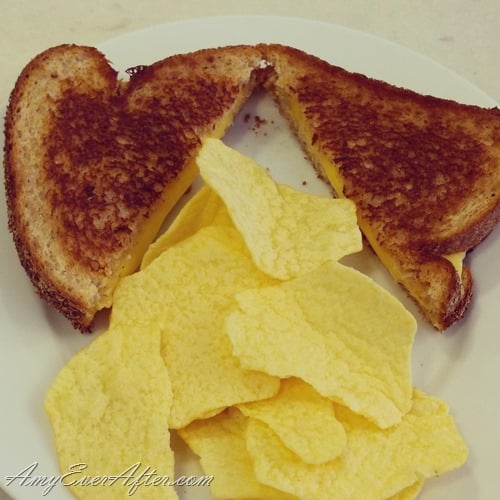 What you can eat on Weight Watchers Freestyle - grilled cheese and baked potato chips