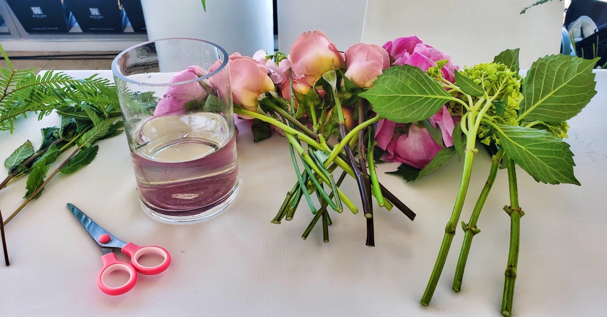 How to Arrange Grocery Store Flowers in a Vase (for beginners!) Amy