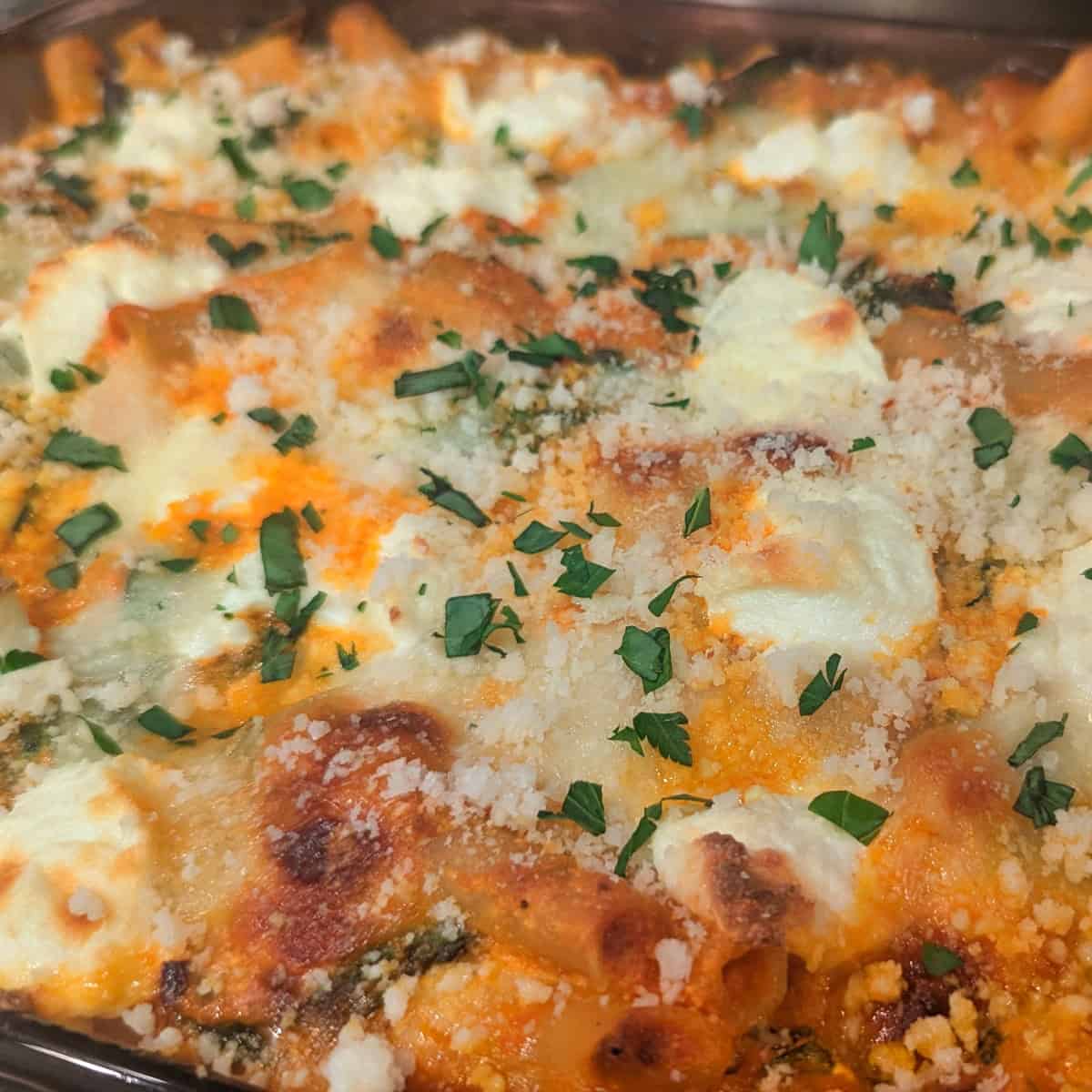 Close up of baked ziti.